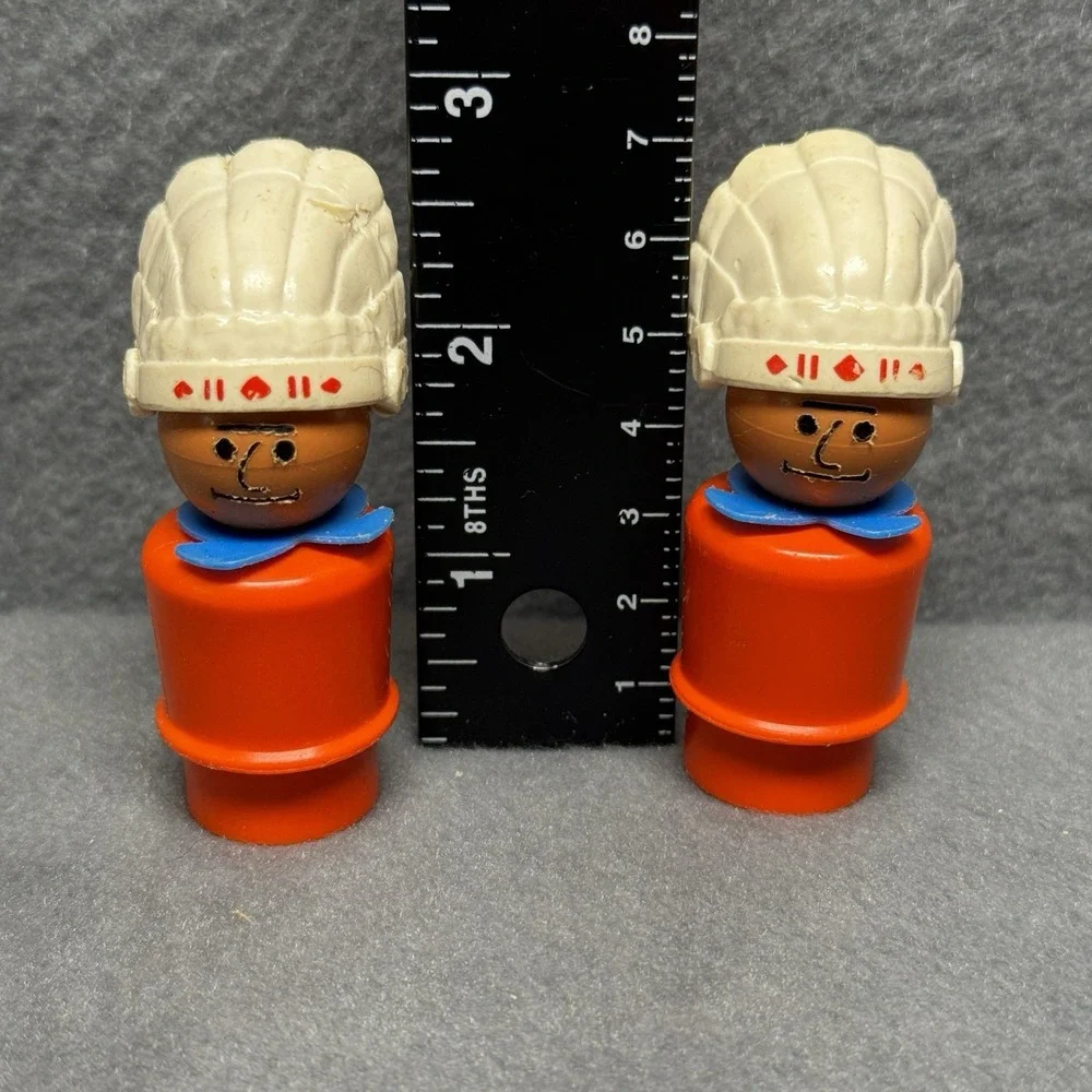 Vintage Fisher Price little people red native Indian chief blue Western Town 934